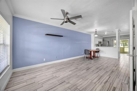 Townhouse in Tampa, Florida 2 bedrooms, 110 sq.m. № 2201470 - photo 7