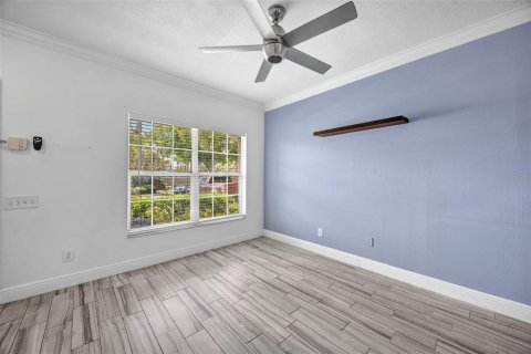 Townhouse in Tampa, Florida 2 bedrooms, 110 sq.m. № 2201470 - photo 10
