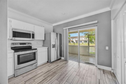 Townhouse in Tampa, Florida 2 bedrooms, 110 sq.m. № 2201470 - photo 14