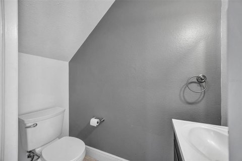 Townhouse in Tampa, Florida 2 bedrooms, 110 sq.m. № 2201470 - photo 19