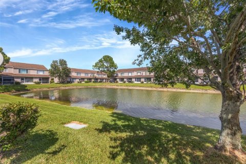 Townhouse in Tampa, Florida 2 bedrooms, 110 sq.m. № 2201470 - photo 3
