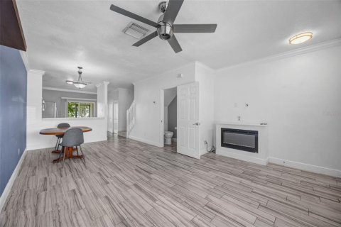 Townhouse in Tampa, Florida 2 bedrooms, 110 sq.m. № 2201470 - photo 8