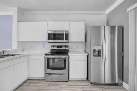 Townhouse in Tampa, Florida 2 bedrooms, 110 sq.m. № 2201470 - photo 13