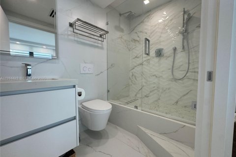 Снять в аренду кондоминиум в Бэл-Харбор, Флорида 2 спальни, 128.95м2, № 2050820 - фото 18