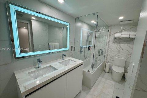 Снять в аренду кондоминиум в Бэл-Харбор, Флорида 2 спальни, 128.95м2, № 2050820 - фото 22