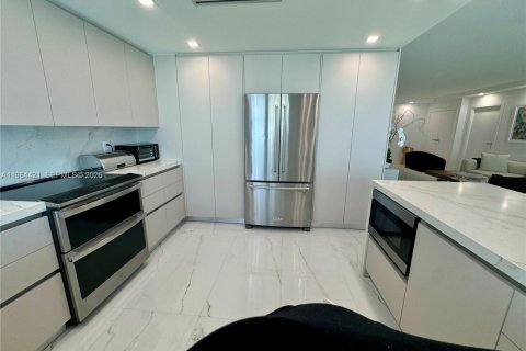 Снять в аренду кондоминиум в Бэл-Харбор, Флорида 2 спальни, 128.95м2, № 2050820 - фото 13