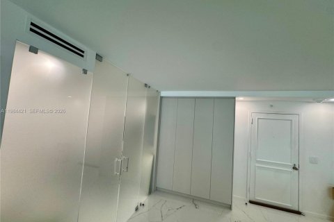 Снять в аренду кондоминиум в Бэл-Харбор, Флорида 2 спальни, 128.95м2, № 2050820 - фото 8