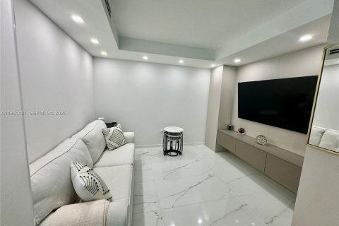 Снять в аренду кондоминиум в Бэл-Харбор, Флорида 2 спальни, 128.95м2, № 2050820 - фото 25