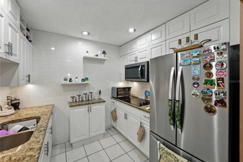 Condo in Sun City Center, Florida, 1 bedroom  № 1840539 - photo 15