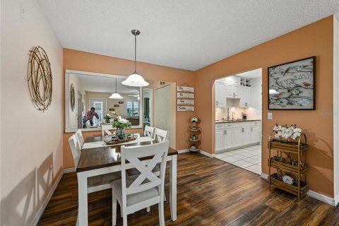 Condo in Sun City Center, Florida, 1 bedroom  № 1840539 - photo 8