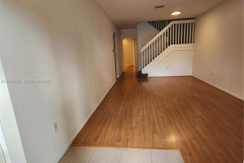 Townhouse in Miramar, Florida 3 bedrooms, 155.05 sq.m. № 2003618 - photo 8