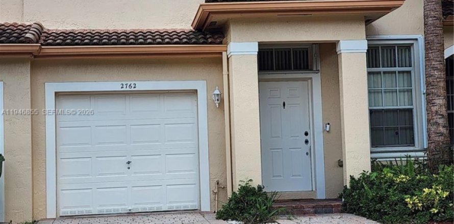 Townhouse in Miramar, Florida 3 bedrooms, 155.05 sq.m. № 2003618