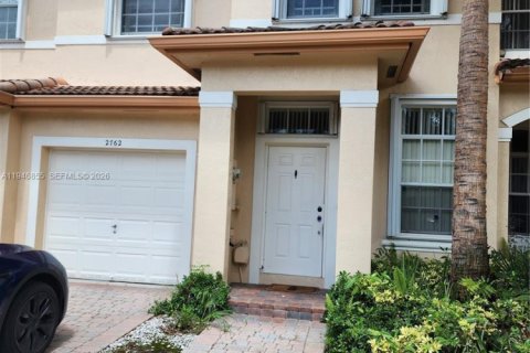 Townhouse in Miramar, Florida 3 bedrooms, 155.05 sq.m. № 2003618 - photo 2