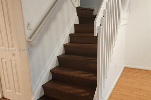 Townhouse in Miramar, Florida 3 bedrooms, 155.05 sq.m. № 2003618 - photo 3