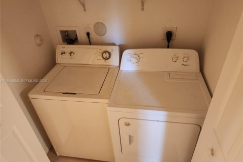 Townhouse in Miramar, Florida 3 bedrooms, 155.05 sq.m. № 2003618 - photo 26