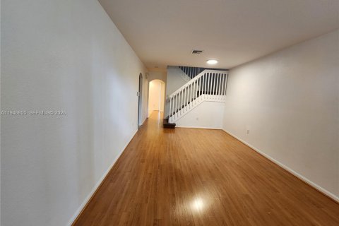 Townhouse in Miramar, Florida 3 bedrooms, 155.05 sq.m. № 2003618 - photo 7