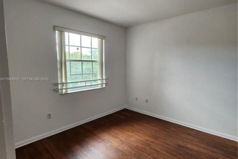 Townhouse in Miramar, Florida 3 bedrooms, 155.05 sq.m. № 2003618 - photo 15