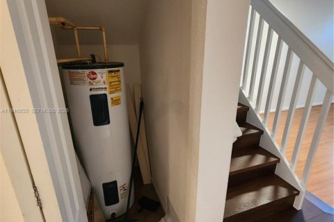 Townhouse in Miramar, Florida 3 bedrooms, 155.05 sq.m. № 2003618 - photo 11