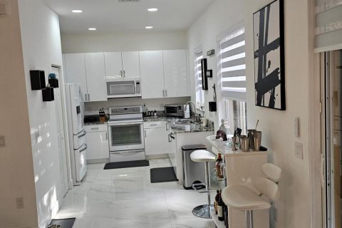 Villa ou maison à louer à Boynton Beach, Floride: 3 chambres, 171.22 m2 № 2168664 - photo 11