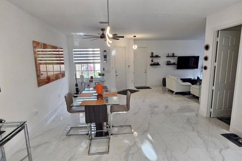 Villa ou maison à louer à Boynton Beach, Floride: 3 chambres, 171.22 m2 № 2168664 - photo 7