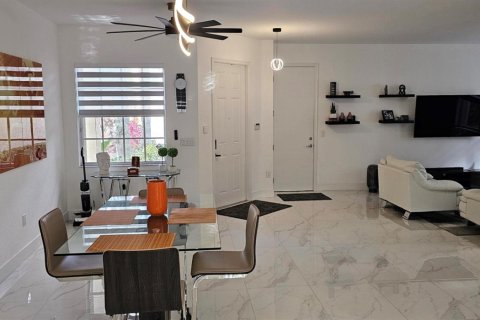 Villa ou maison à louer à Boynton Beach, Floride: 3 chambres, 171.22 m2 № 2168664 - photo 6