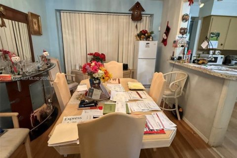 Casa en venta en Miami, Florida, 3 dormitorios, 199.09 m2 № 2003862 - foto 2