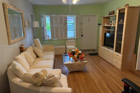 Casa en venta en Miami, Florida, 3 dormitorios, 199.09 m2 № 2003862 - foto 1