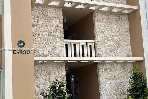 Condominio en venta en Miami Lakes, Florida, 2 dormitorios, 95.69 m2 № 2034250 - foto 3