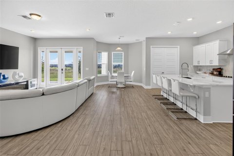 House in Winter Garden, Florida 4 bedrooms, 292.08 sq.m. № 2103822 - photo 14