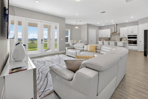 House in Winter Garden, Florida 4 bedrooms, 292.08 sq.m. № 2103822 - photo 12