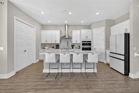 House in Winter Garden, Florida 4 bedrooms, 292.08 sq.m. № 2103822 - photo 7