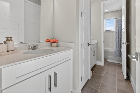 House in Winter Garden, Florida 4 bedrooms, 292.08 sq.m. № 2103822 - photo 23