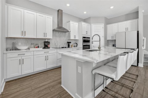 House in Winter Garden, Florida 4 bedrooms, 292.08 sq.m. № 2103822 - photo 9
