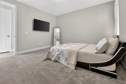 House in Winter Garden, Florida 4 bedrooms, 292.08 sq.m. № 2103822 - photo 24