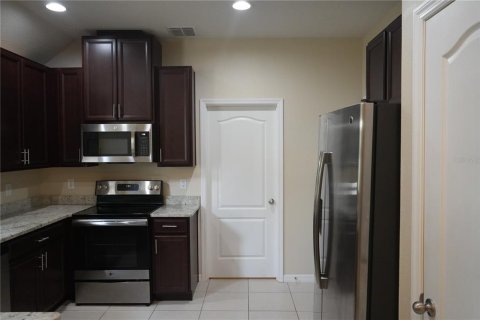 Adosado en venta en Brandon, Florida, 3 dormitorios, 172.8 m2 № 2149562 - foto 3