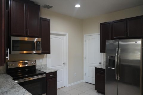 Adosado en venta en Brandon, Florida, 3 dormitorios, 172.8 m2 № 2149562 - foto 2