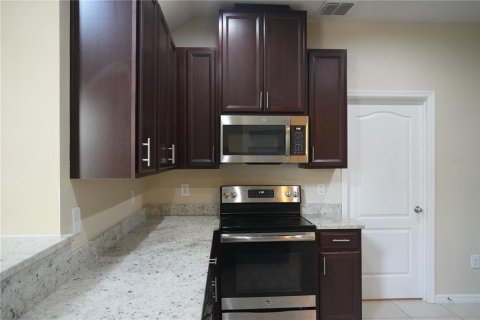 Adosado en venta en Brandon, Florida, 3 dormitorios, 172.8 m2 № 2149562 - foto 4