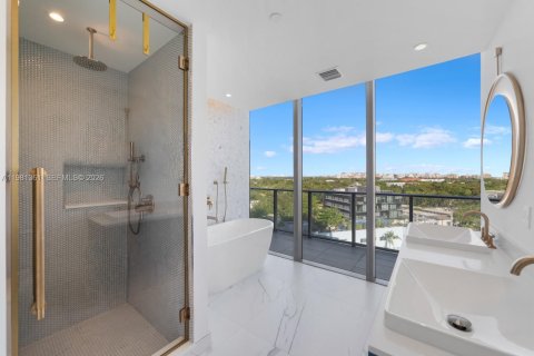 Condo in Miami, Florida, 4 bedrooms № 2052073 - photo 24