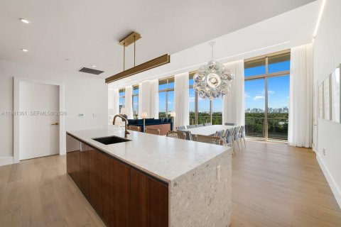 Condo in Miami, Florida, 4 bedrooms № 2052073 - photo 13