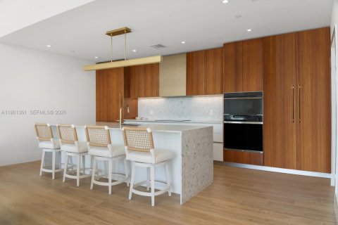 Condo in Miami, Florida, 4 bedrooms № 2052073 - photo 11