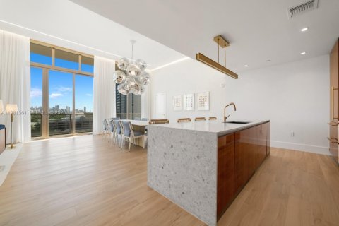 Condo in Miami, Florida, 4 bedrooms № 2052073 - photo 14