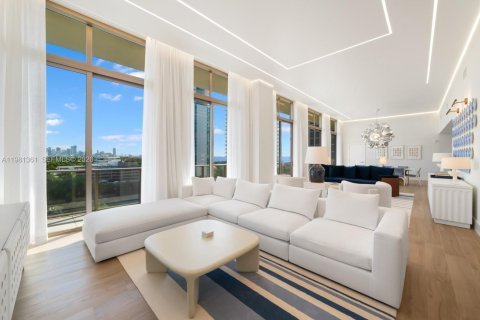 Condo in Miami, Florida, 4 bedrooms № 2052073 - photo 2
