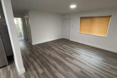 House in Tamarac, Florida 2 bedrooms, 101.82 sq.m. № 2186575 - photo 3