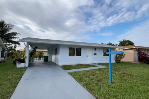 House in Tamarac, Florida 2 bedrooms, 101.82 sq.m. № 2186575