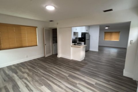 House in Tamarac, Florida 2 bedrooms, 101.82 sq.m. № 2186575 - photo 6