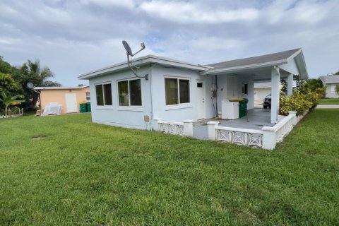 House in Tamarac, Florida 2 bedrooms, 101.82 sq.m. № 2186575 - photo 14