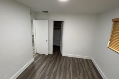 House in Tamarac, Florida 2 bedrooms, 101.82 sq.m. № 2186575 - photo 12
