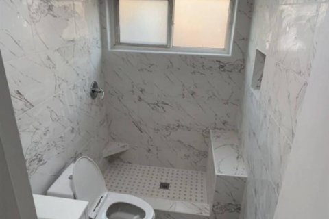 House in Tamarac, Florida 2 bedrooms, 101.82 sq.m. № 2186575 - photo 9