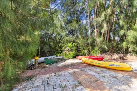 House in Tampa, Florida 8 bedrooms, 299.52 sq.m. № 1852914 - photo 13