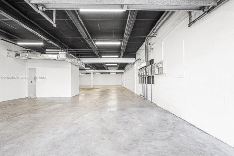 Commercial property in Miami, Florida № 2089276 - photo 2